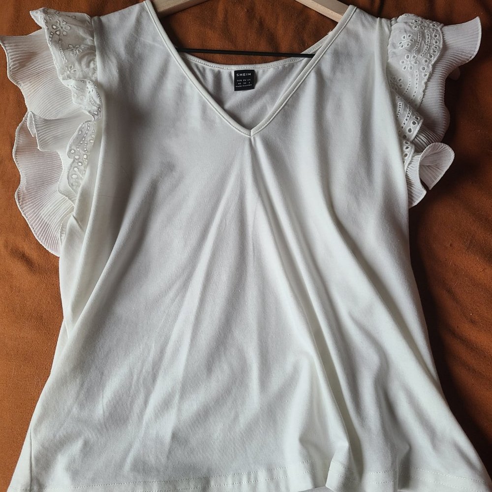 White basic shirt with flare sleeves